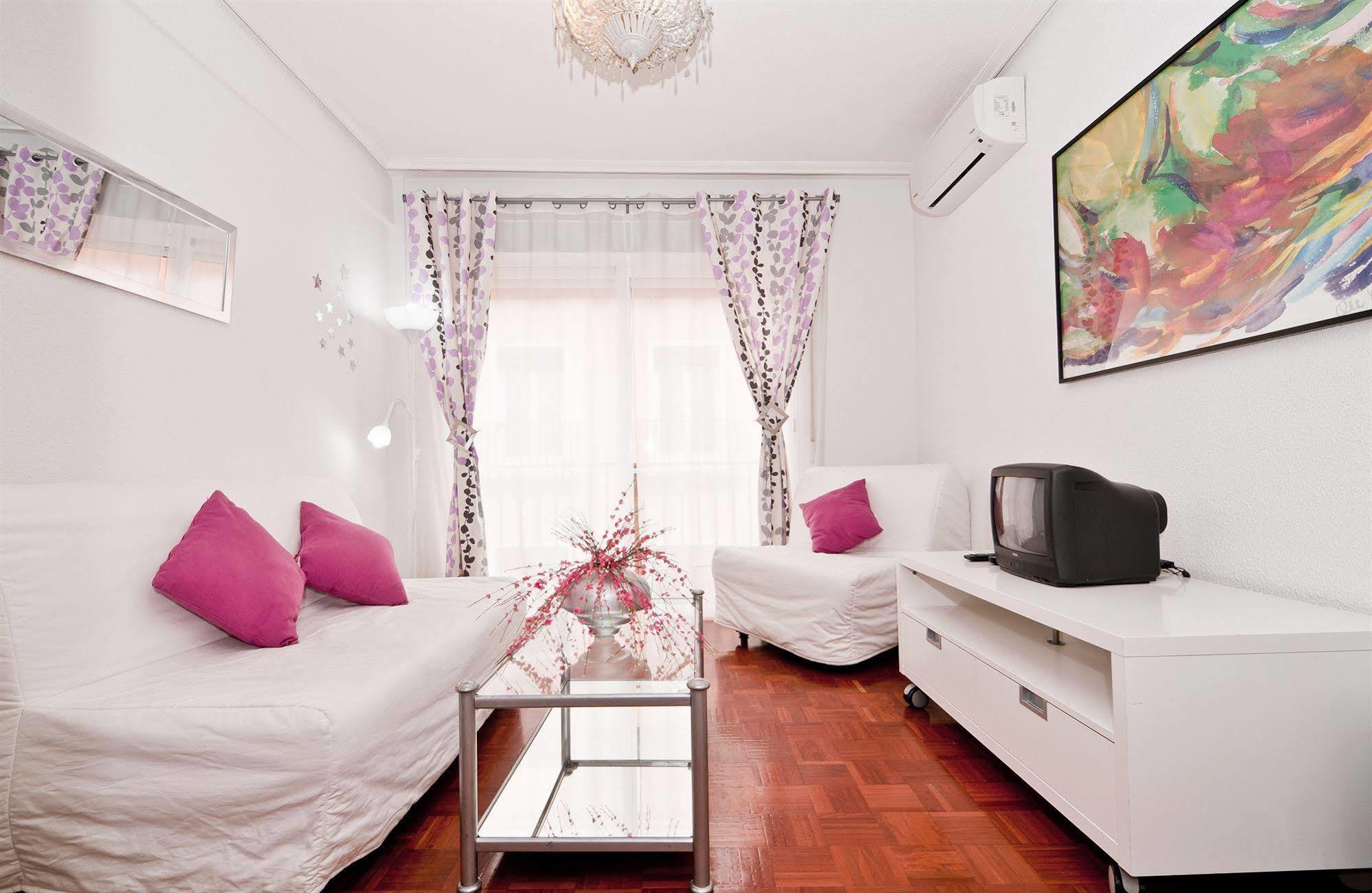 Apartamentos Aqui Me Quedo Madrid Exterior foto