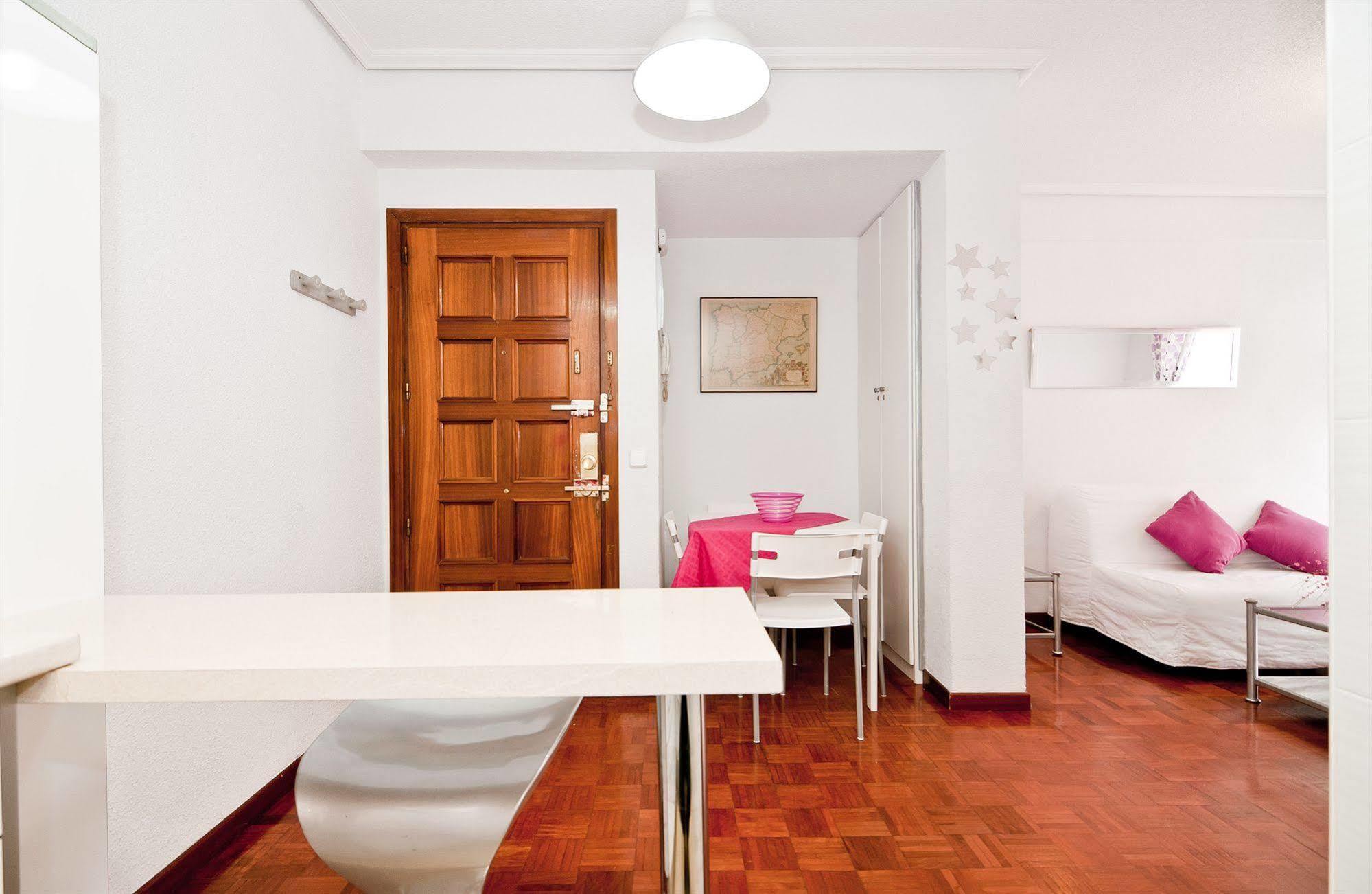 Apartamentos Aqui Me Quedo Madrid Exterior foto