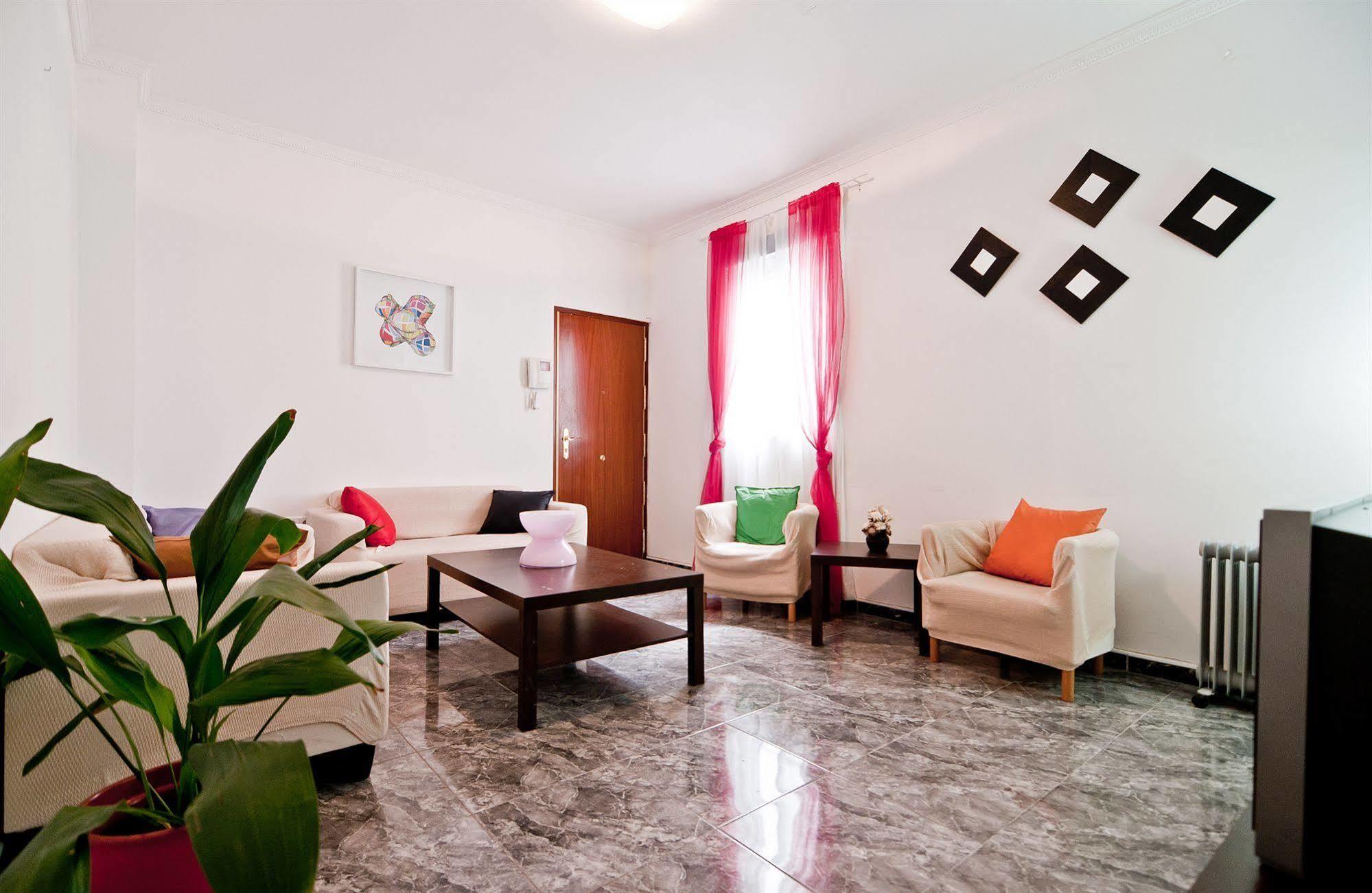 Apartamentos Aqui Me Quedo Madrid Exterior foto